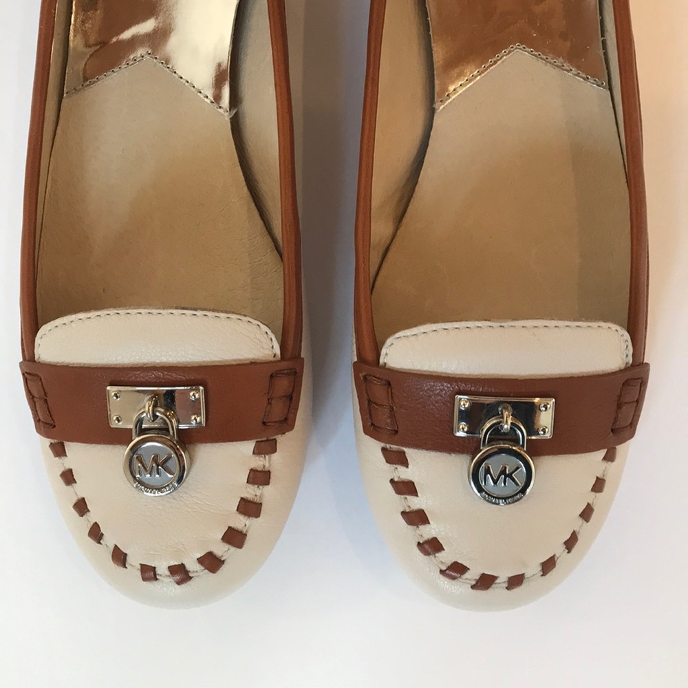 MICHAEL KORS Loafers Tan